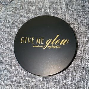 Give Me Glow ‘Halo’ highlighter